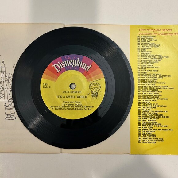 IT'S A SMALL WORLD WITH THE SONG WALT DISNEY 1968 7" VINYL RECORD & BOOK #323 - Picture 5 of 6